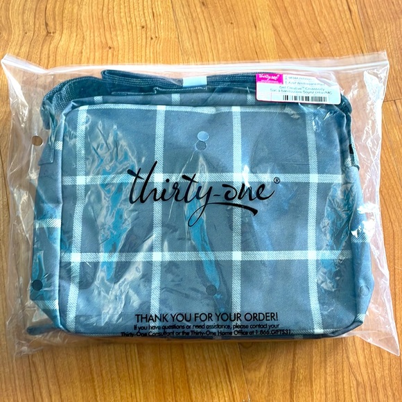 New in bag, Thirty-One Get Creative Crossbody in “Windowpane Plaid” print - Picture 4 of 4